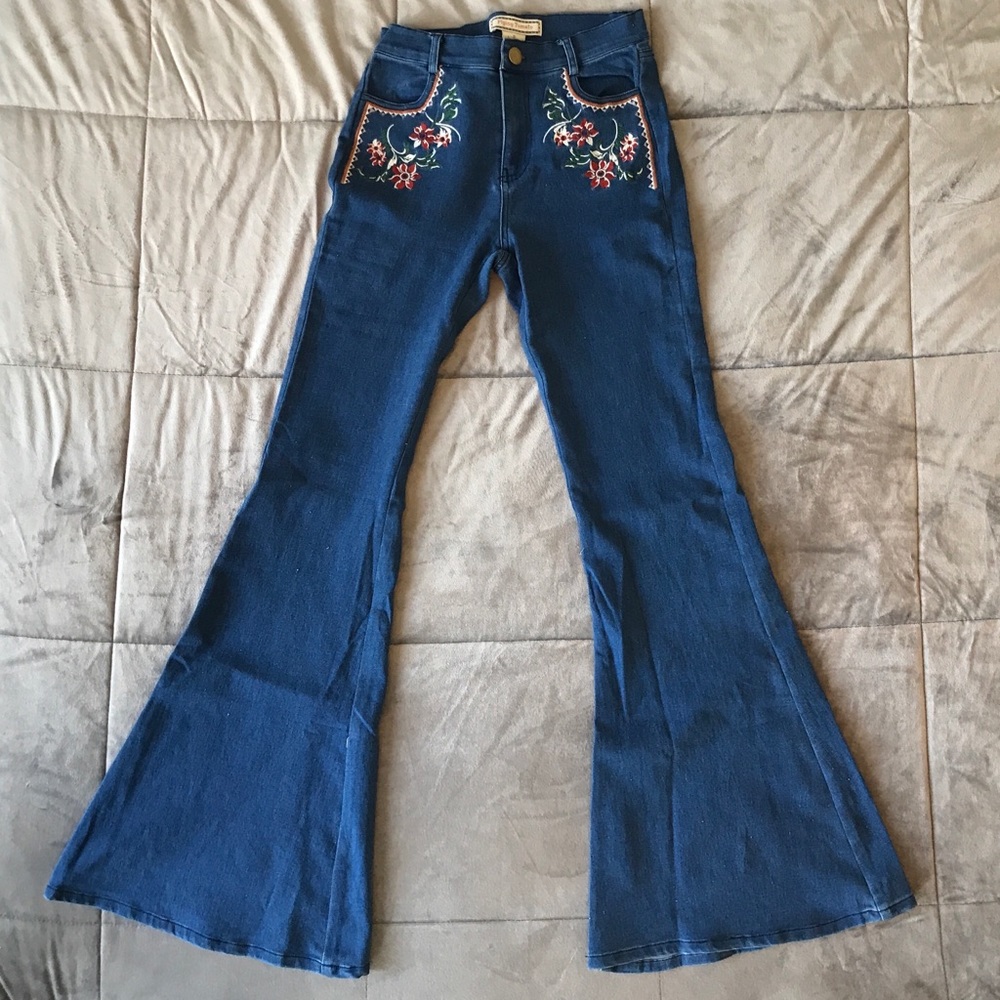 Embroidered flared jeans 🌻 Flying tomato